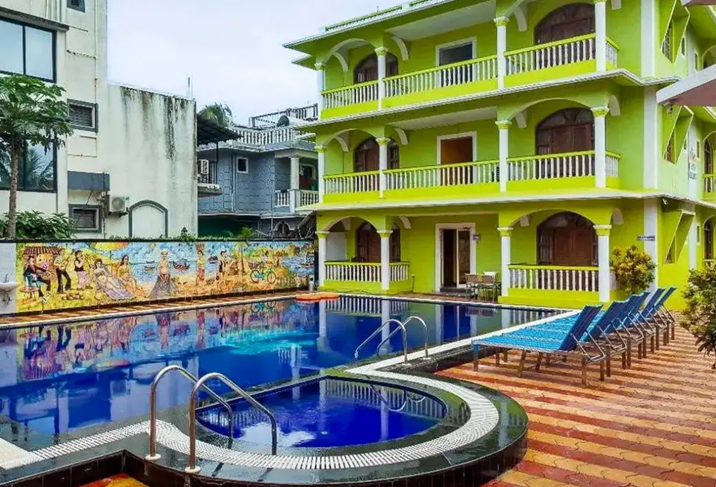 Basen w hotelu Larios Beach Holidays Resort