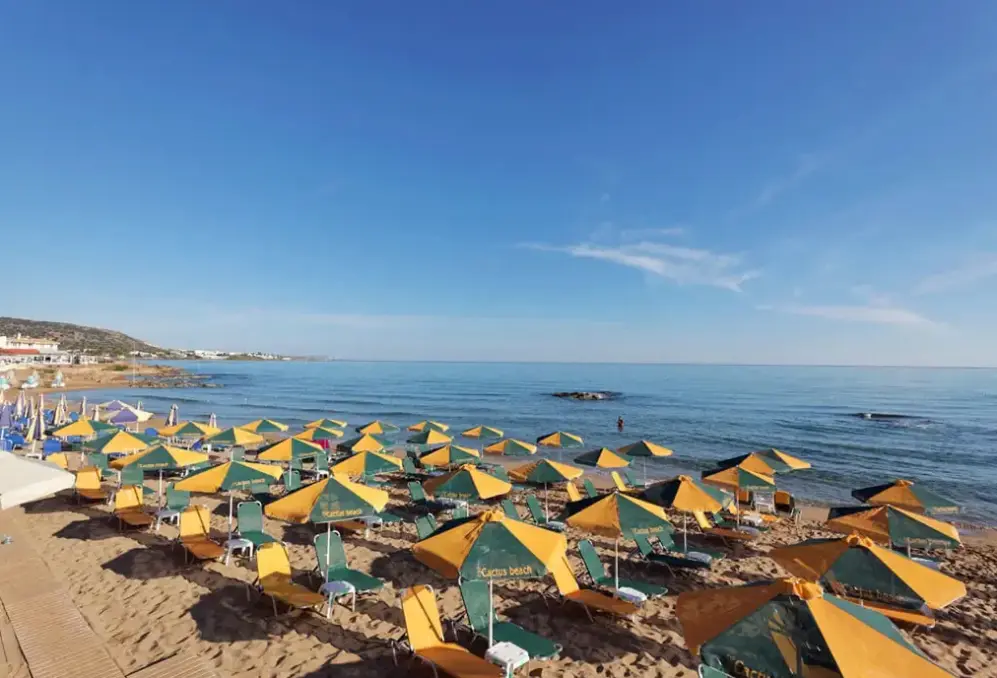 Plaża przy hotelu Latania Apartamenty