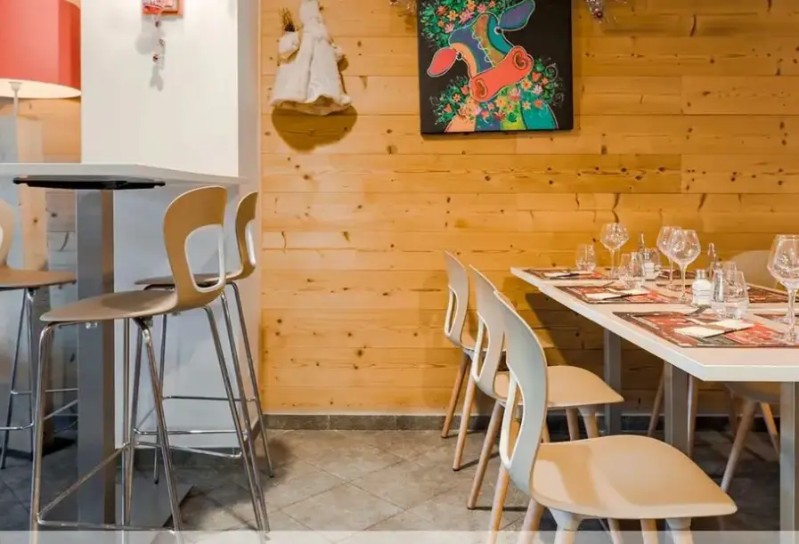 Restauracja i jedzenie w hotelu Le Grand Panorama (Valmeinier)