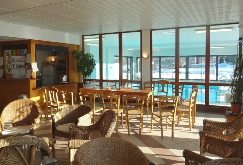 Lobby hotelu Le Hameau du Puy