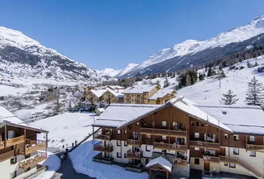 Widok z hotelu Les Alpages de Val Cenis