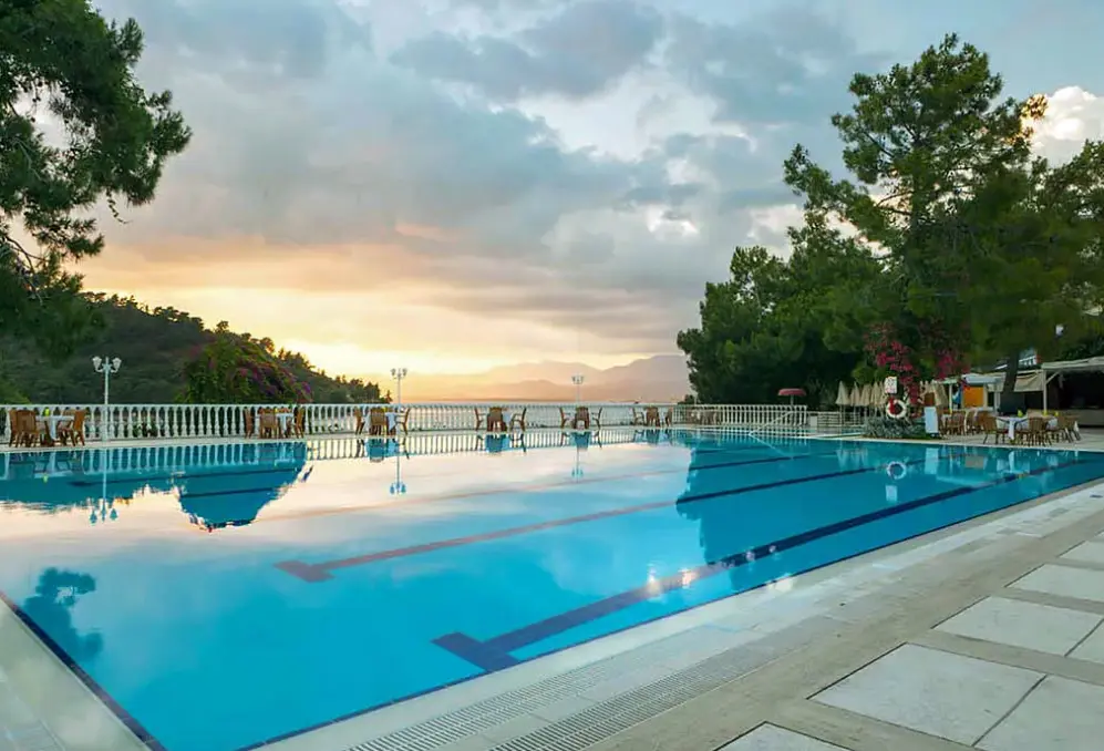 Basen w hotelu Letoonia Club & Hotel