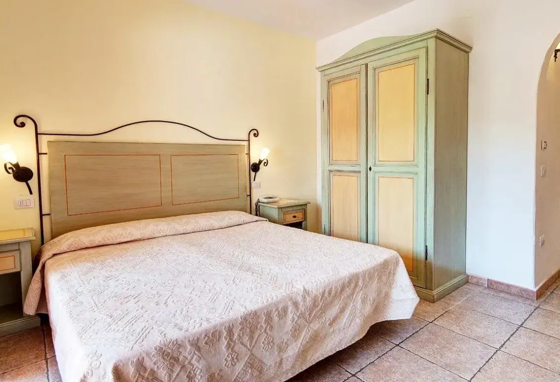 Pokój w hotelu Li Graniti