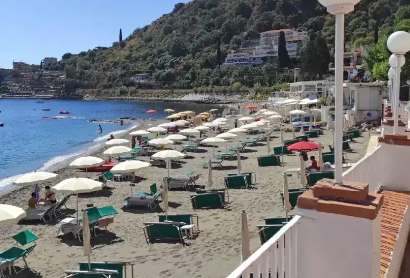 Plaża przy hotelu Lido Mediterranee