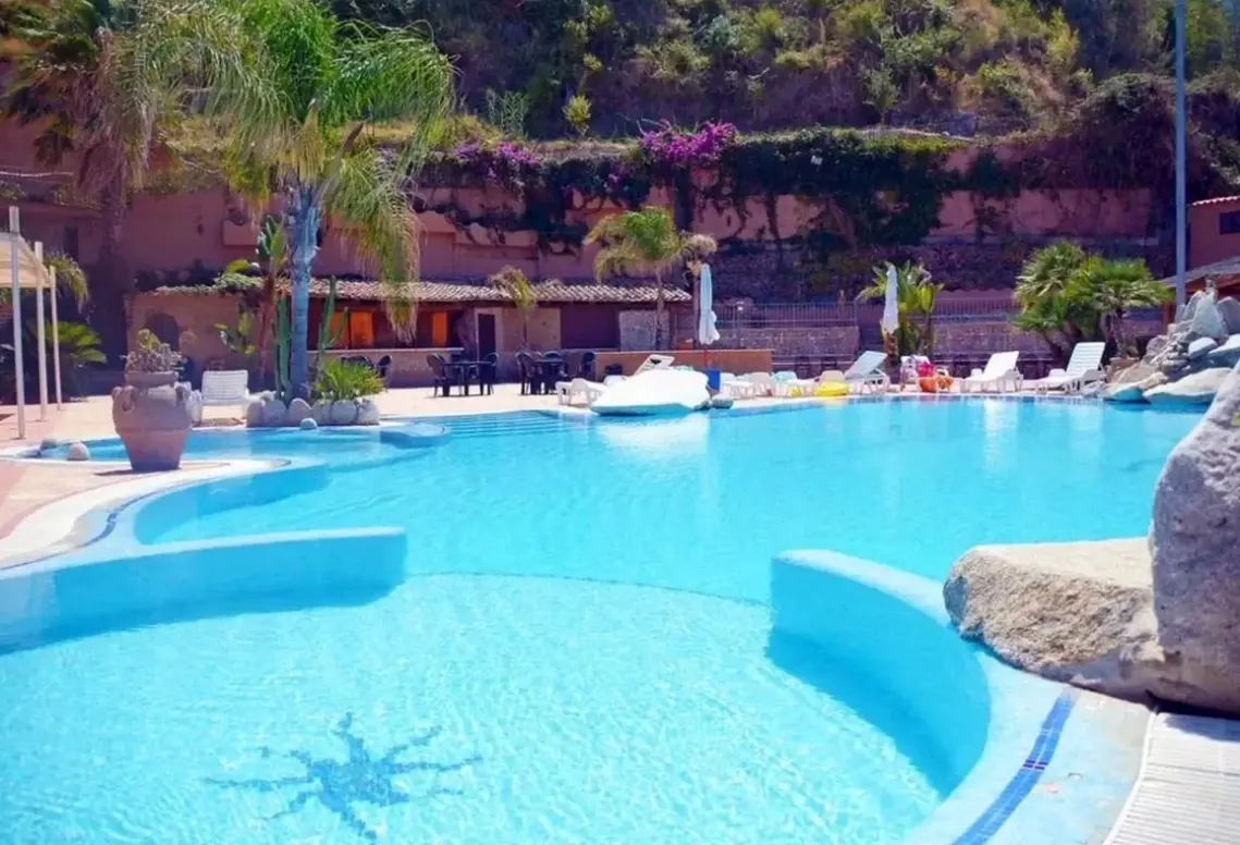 Basen w hotelu Lido San Giuseppe