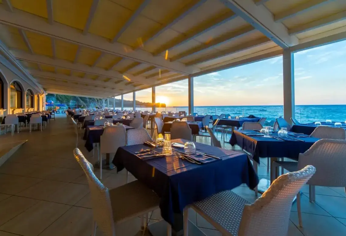 Restauracja i jedzenie w hotelu Lido San Giuseppe