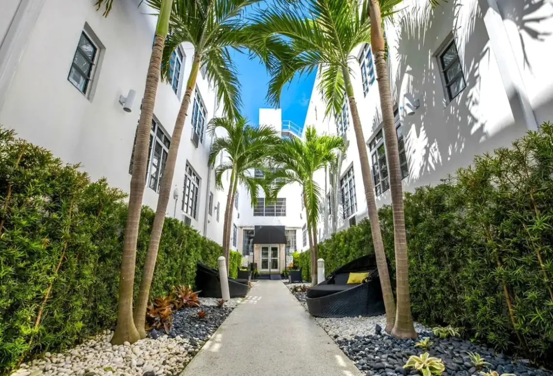 Hotel Lincoln Arms Suites