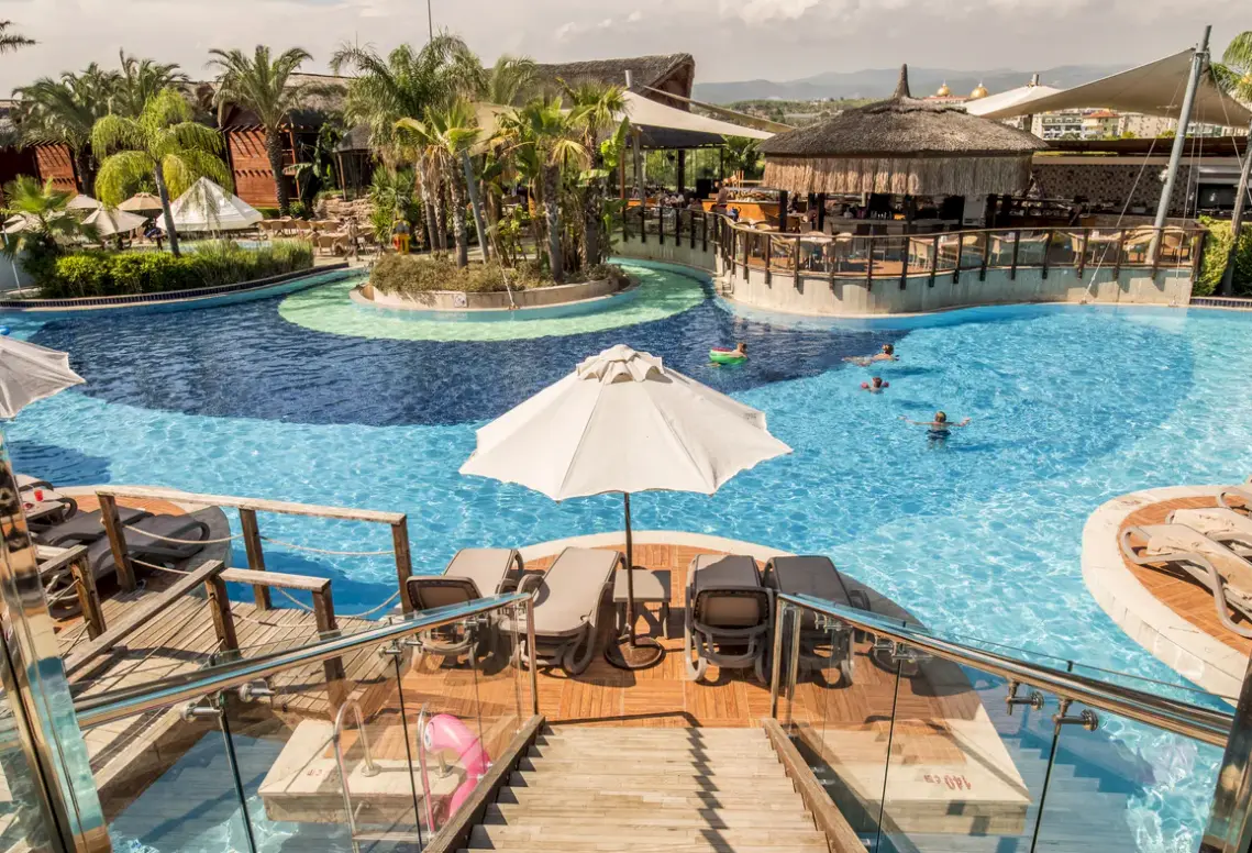 Basen w hotelu Long Beach (Avsallar)