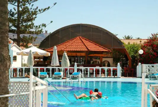 Basen w hotelu Los Arcos (Playa del Ingles)