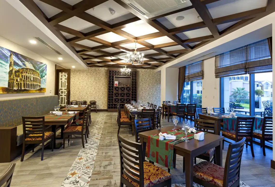 Restauracja i jedzenie w hotelu Luna Blanca Resort & Spa