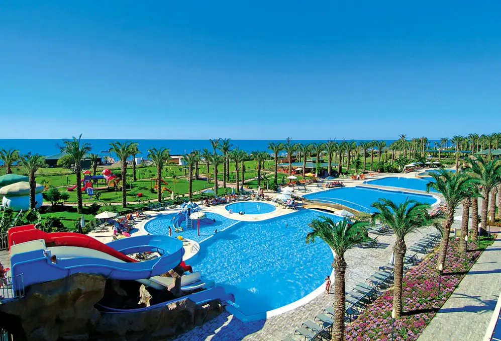 Basen w hotelu M. C. Arancia Resort