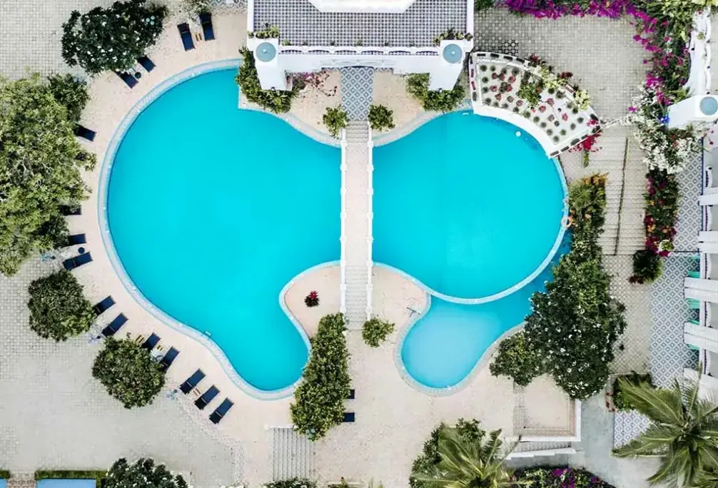 Basen w hotelu Madinat Al Bahr Business & Spa