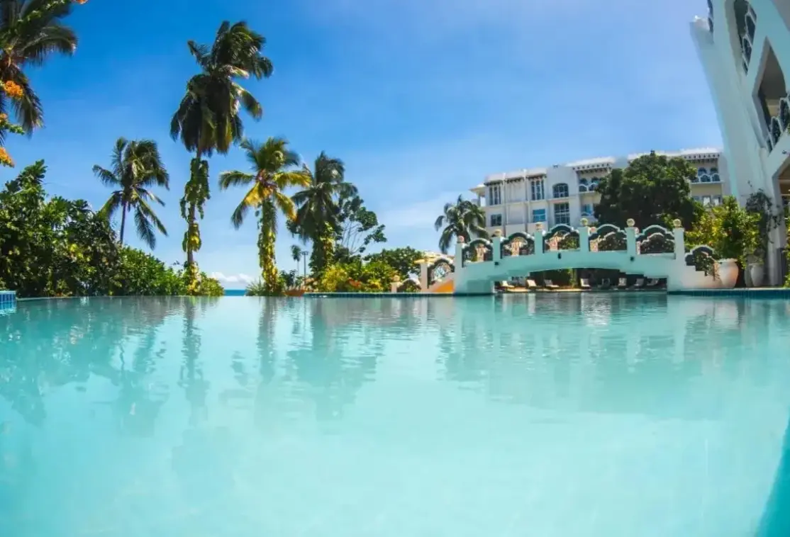 Basen w hotelu Madinat Al Bahr Business & Spa