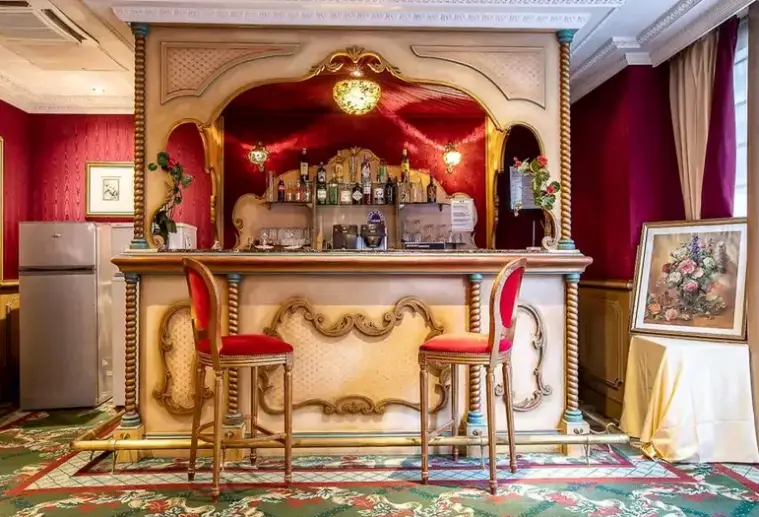 Restauracja i jedzenie w hotelu Maison Eugenie