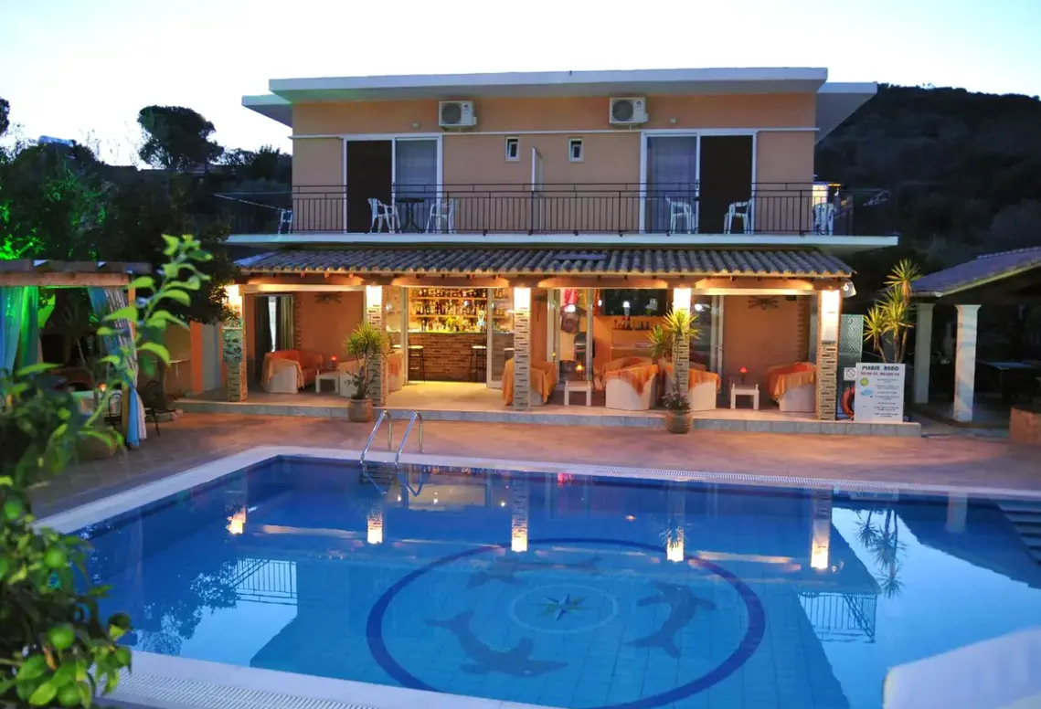 Hotel Makis Louvlis Apartments
