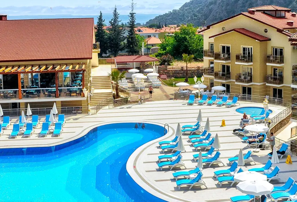 Basen w hotelu Marcan Resort