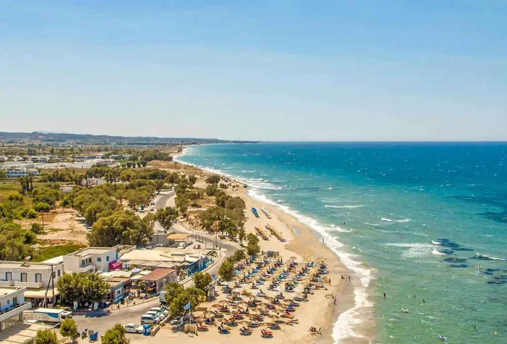 Plaża przy hotelu Marebello Beach Resort