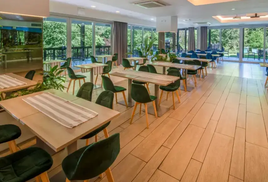 Restauracja i jedzenie w hotelu Medical Sensus