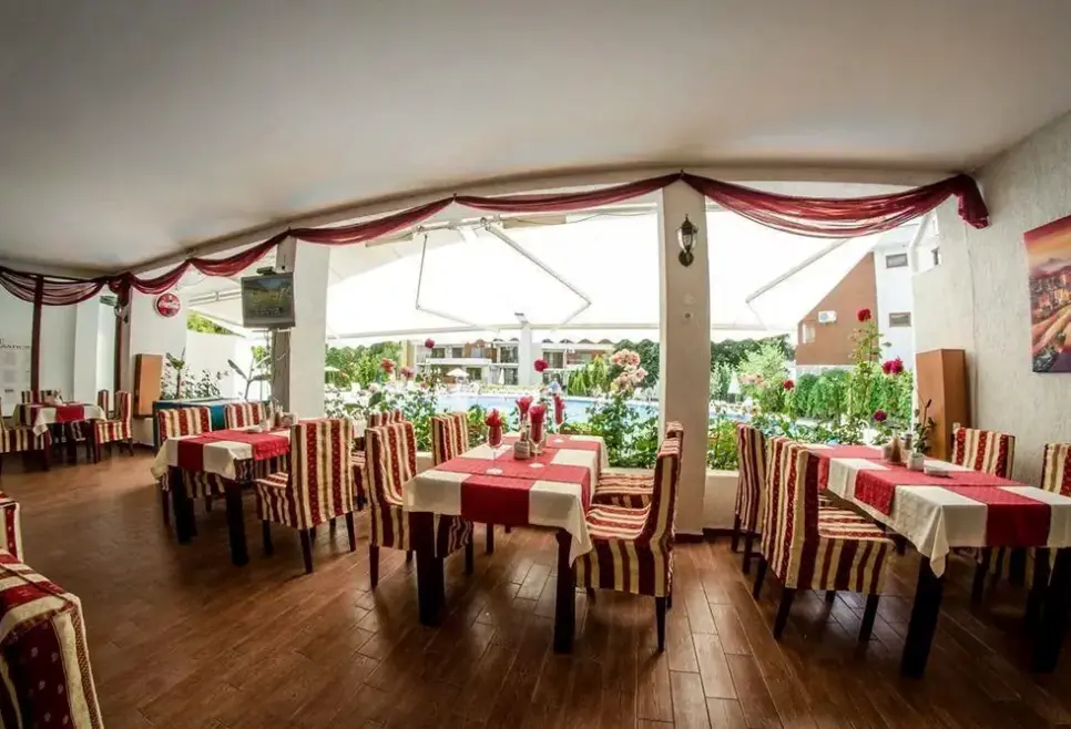 Restauracja i jedzenie w hotelu Messambria Fort Beach