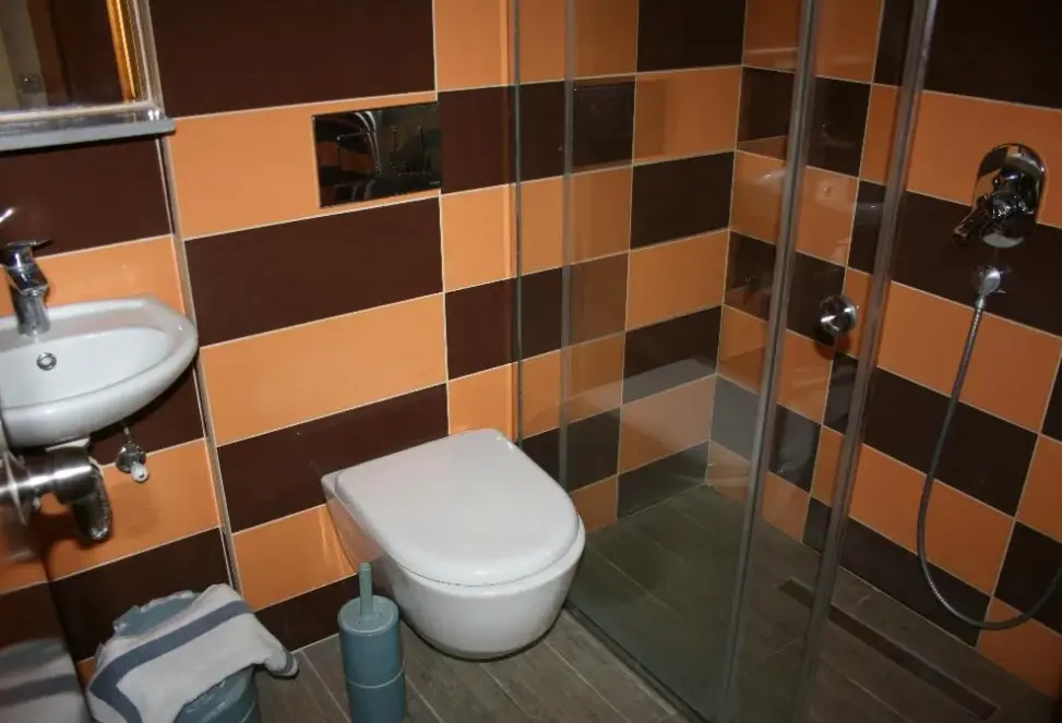 Łazienka w pokoju hotelu Metaxa (Kalamaki)