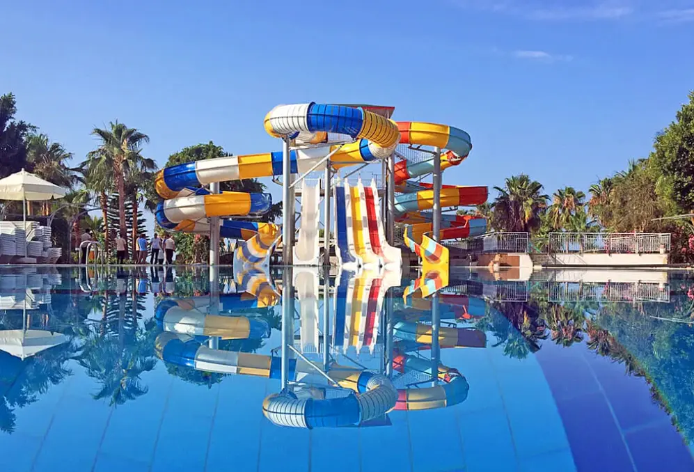Basen w hotelu Mira Meridia Beach Resort