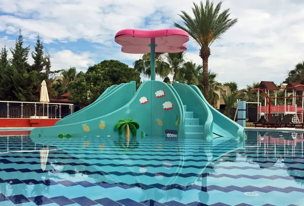 Basen w hotelu Mira Meridia Beach Resort