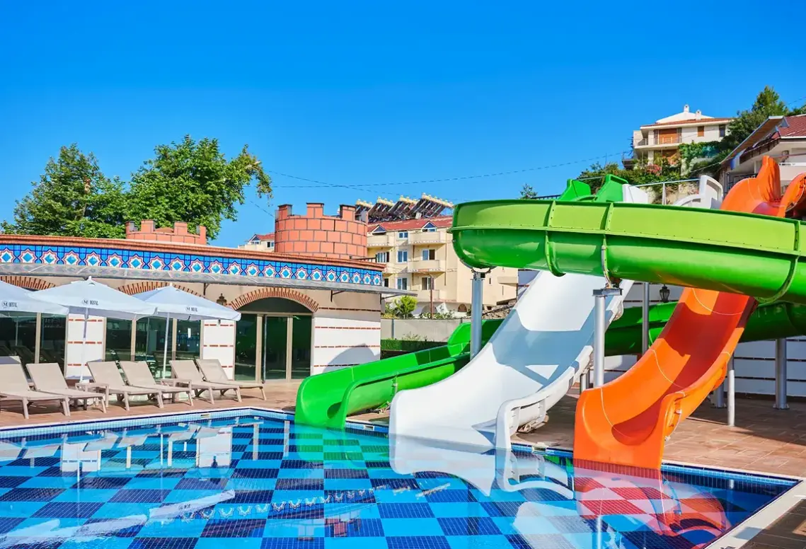 Basen w hotelu Misal (ex. Nox Inn Club)