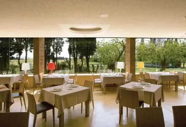 Restauracja i jedzenie w hotelu Moli Del Mig