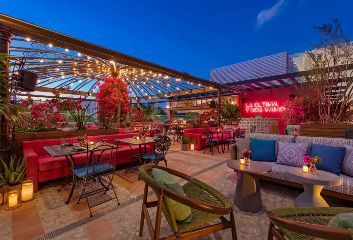 Restauracja i jedzenie w hotelu Moxy Miami South Beach