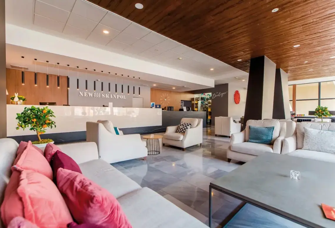 Lobby hotelu New Skanpol