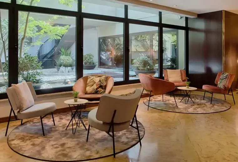 Lobby hotelu NH Villa Carpegna