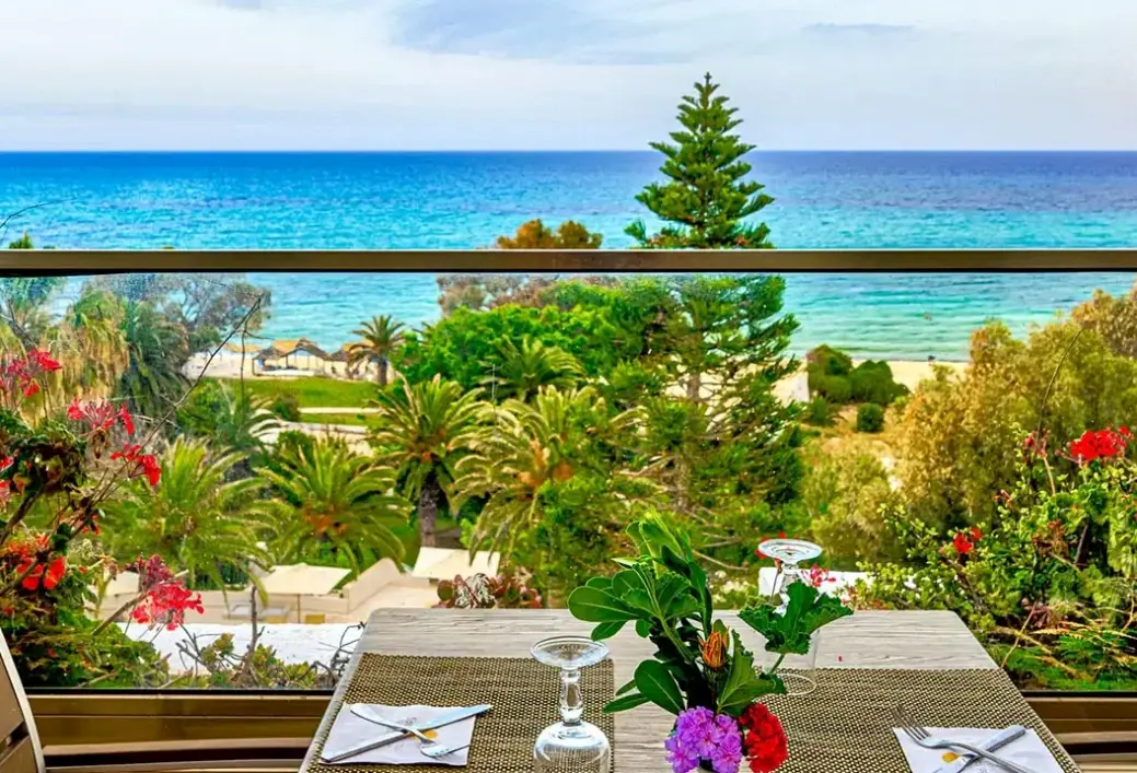 Plaża przy hotelu Novostar Sol Azur Beach Congres