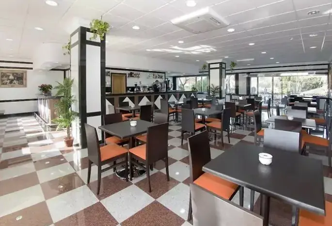 Restauracja i jedzenie w hotelu NuriaSol Apartments