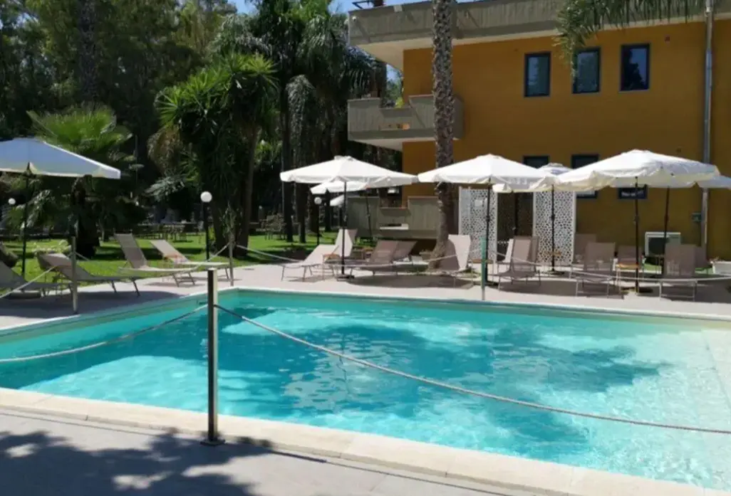 Basen w hotelu Oasi Park