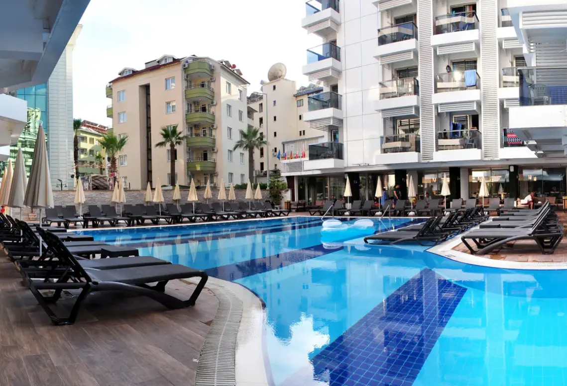 Basen w hotelu Oba Star