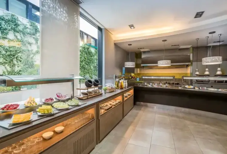 Restauracja i jedzenie w hotelu Occidental Agalia (ex. Novotel Murcia)