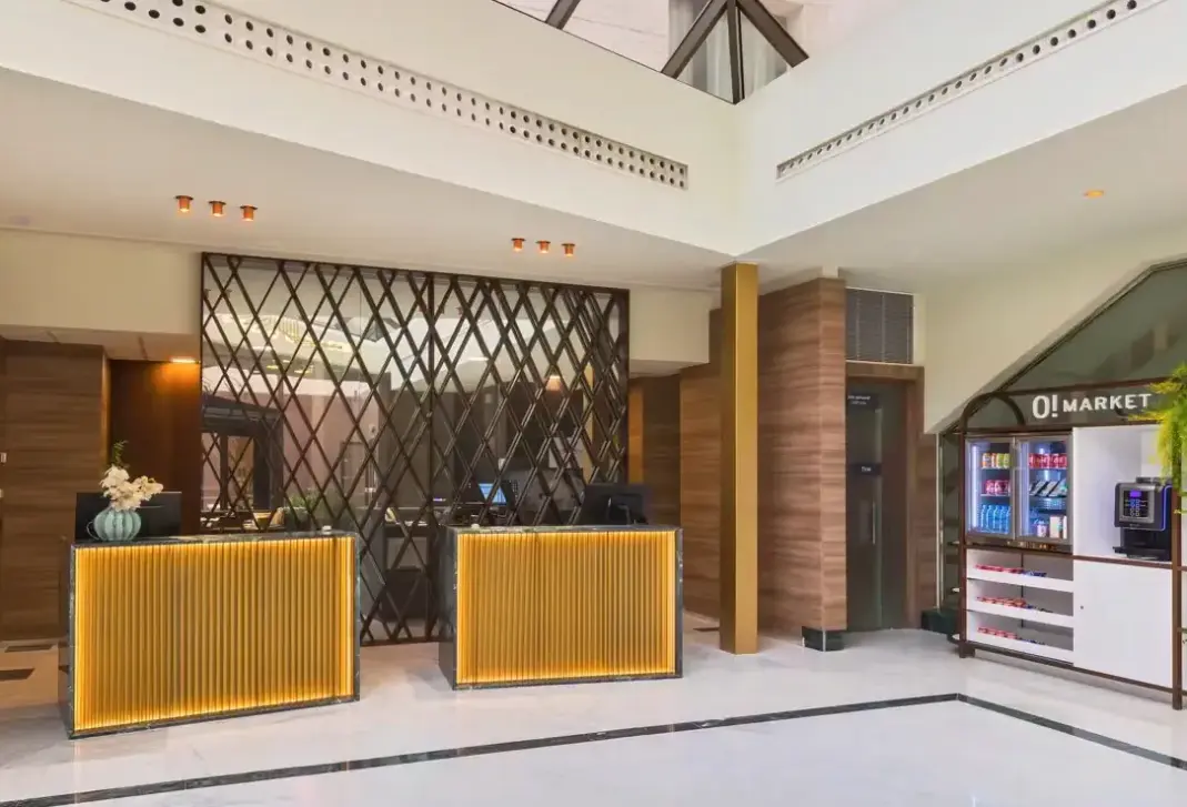 Lobby hotelu Occidental Sevilla Viapol (ex. NH Sevilla Viapol)