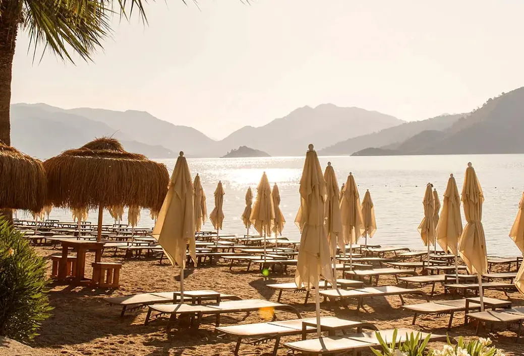 Plaża przy hotelu Orka Lotus Beach