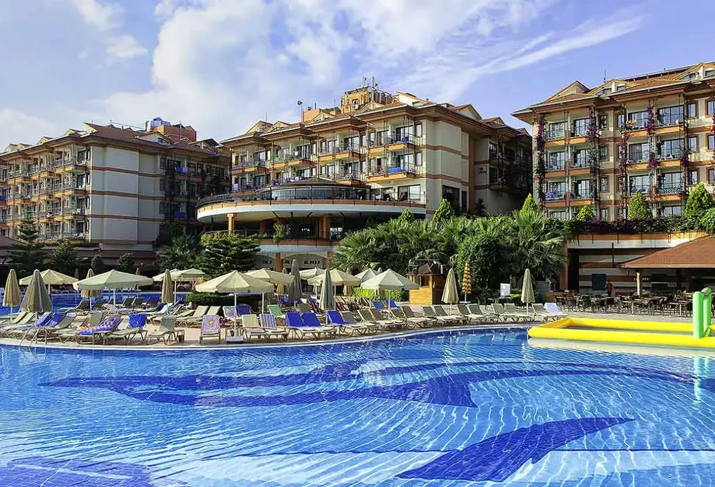 Basen w hotelu Orka Lotus Beach