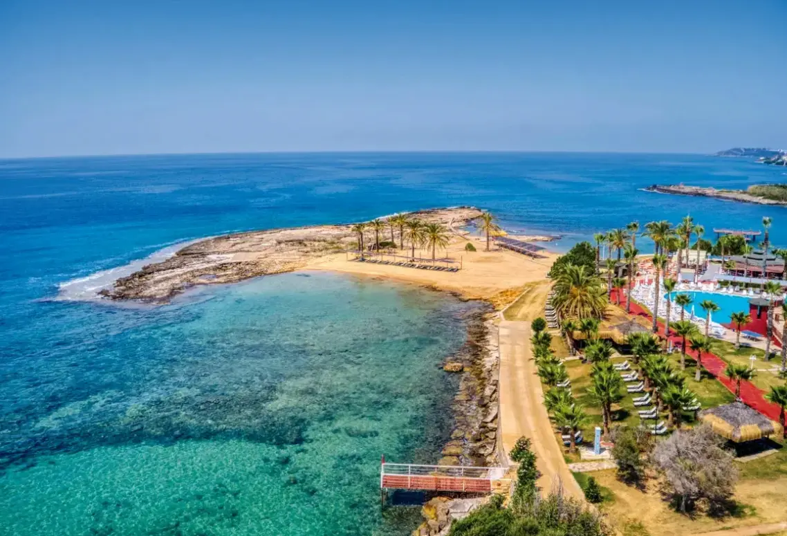 Plaża przy hotelu OZ Incekum Beach Resort