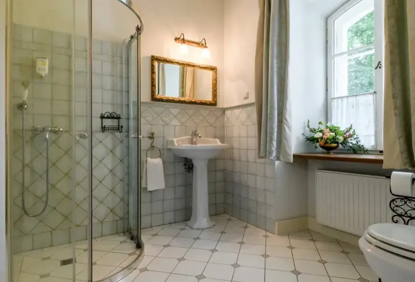 Łazienka w pokoju hotelu Pałac Zdunowo