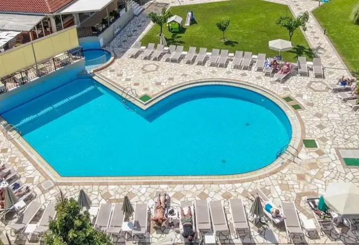 Basen w hotelu Palmyra (Argassi)