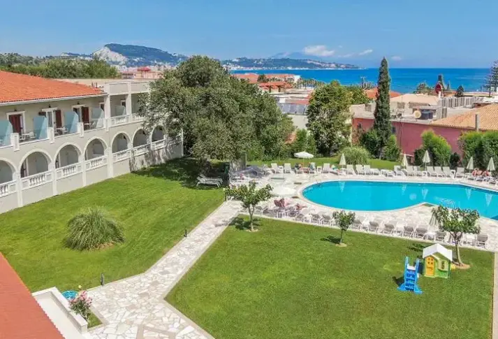 Basen w hotelu Palmyra (Argassi)