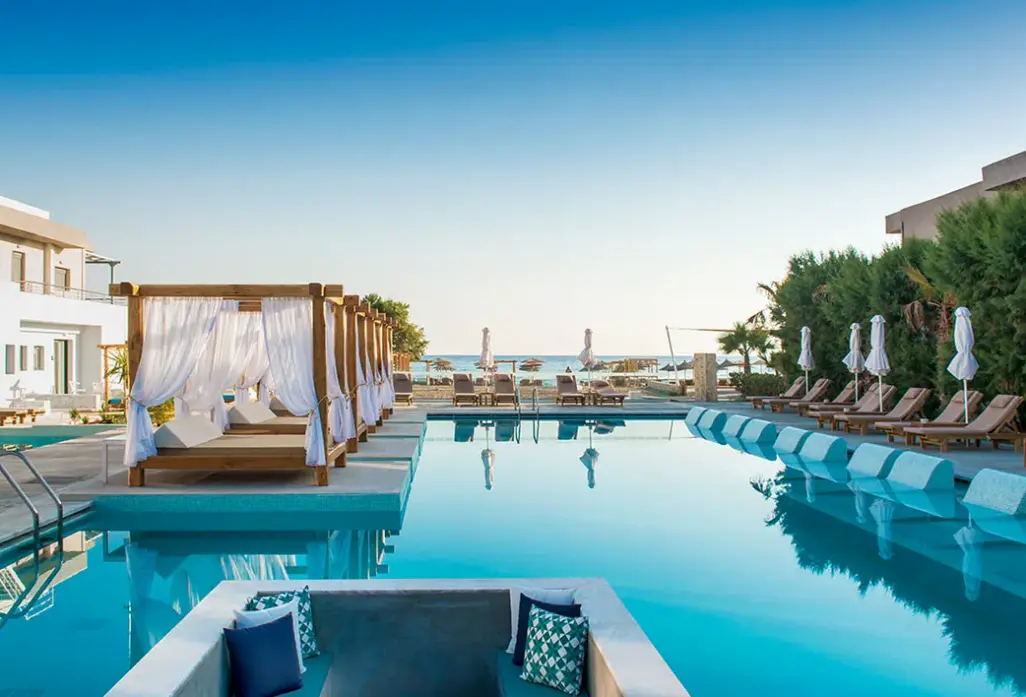 Basen w hotelu Paralos Lifestyle Beach (ex Enorme Lifestyle Beach)