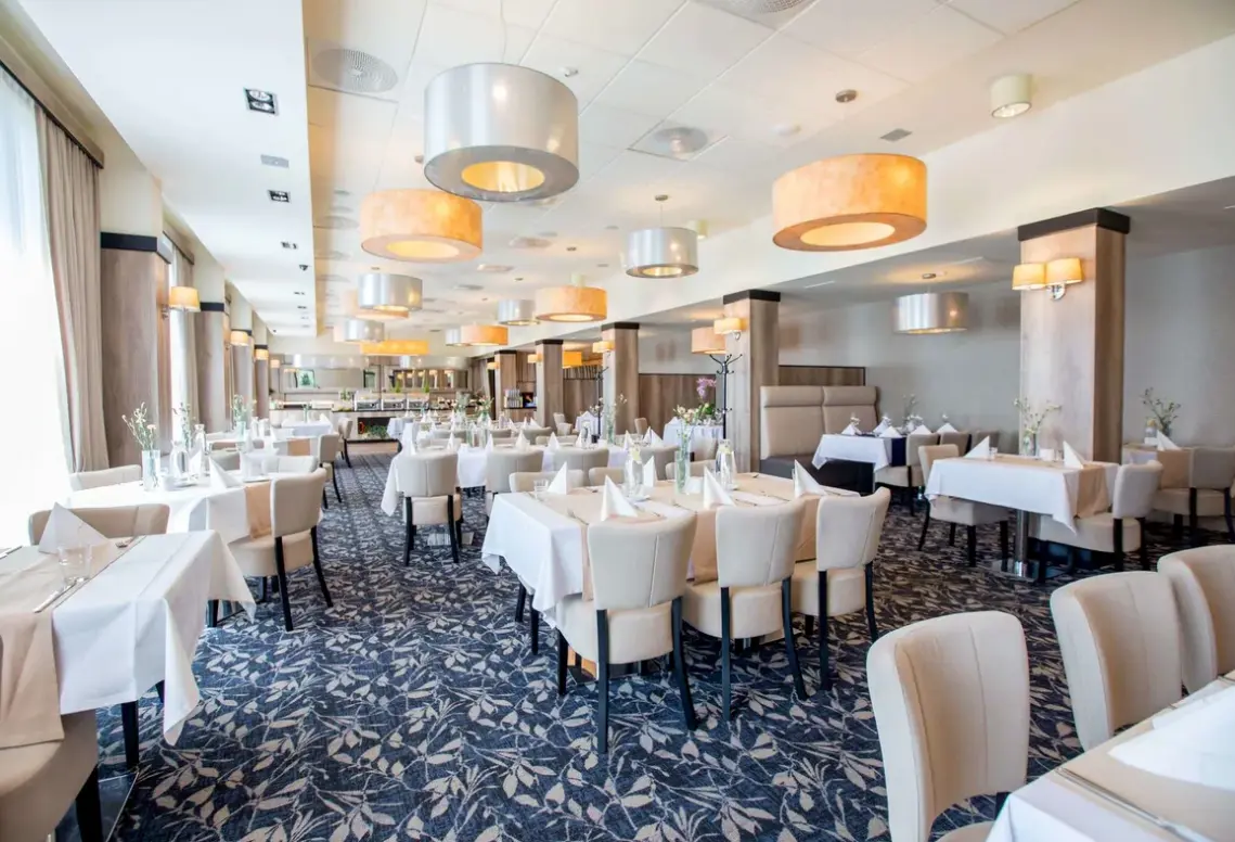 Restauracja i jedzenie w hotelu Park Diament (Wrocław)