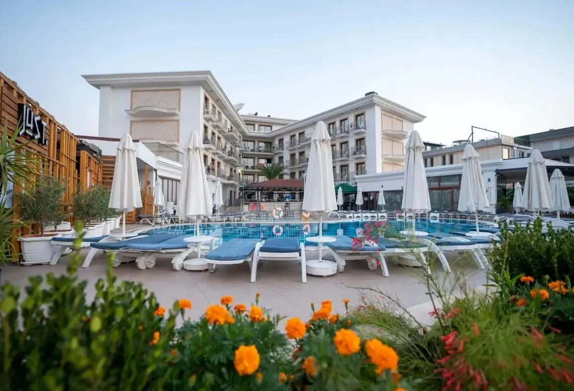 Basen w hotelu Pasa Garden Beach