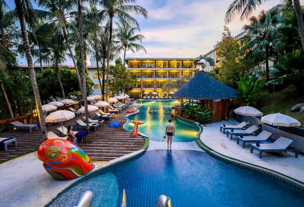 Basen w hotelu Peach Hill Resort & Spa