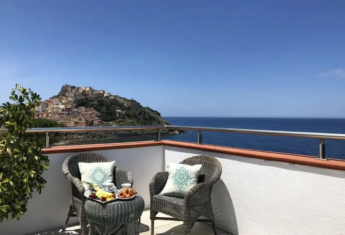 Widok z hotelu Pedraladda