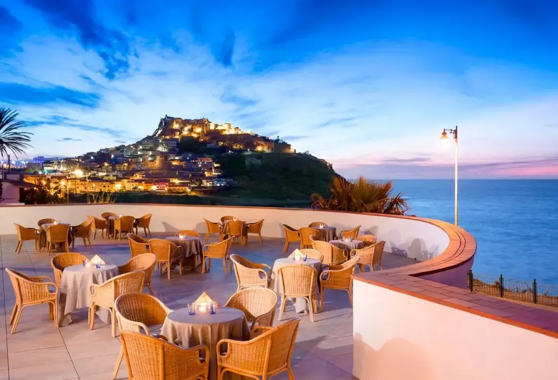 Restauracja i jedzenie w hotelu Pedraladda