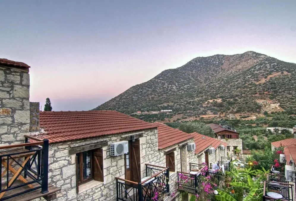 Widok z hotelu Petrino Horio Stone Village